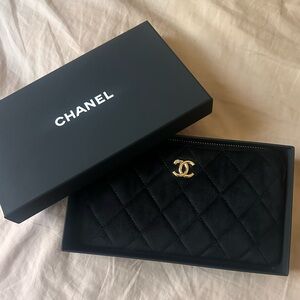 Chanel Beauté Quilted Makeup Pouch